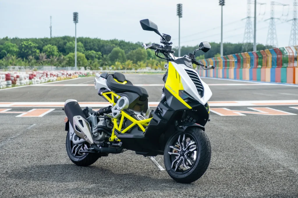 Góc nghiêng cực phẩm của Italjet Dragster 300 nổi bật mọi chi tiết.