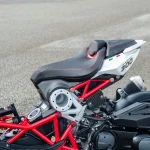 Hệ thống giảm xóc trước độc quyền trên Italjet Dragster 300.