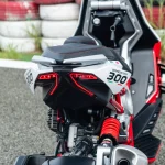 Italjet Dragster 300 phiên bản màu đỏ rực lửa.