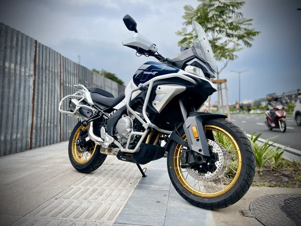 Danh gia xe cfmoto 700mt hung phat motor 6