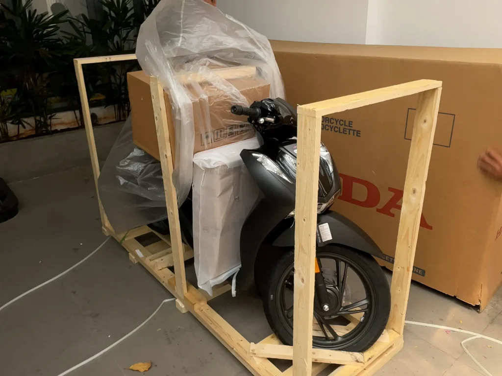 Giao xe sh y 2025 tai binh tan hung phat motor 5