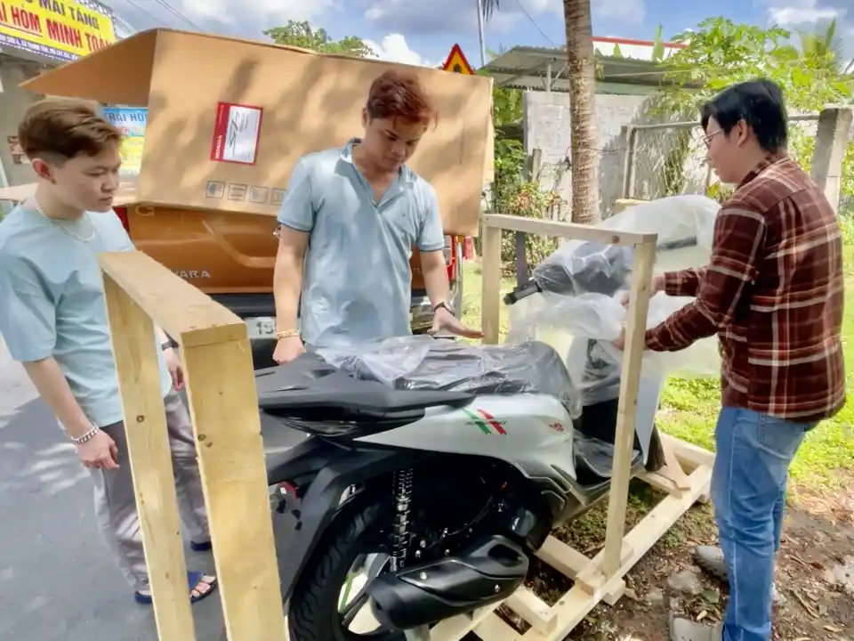 Sh y 150i sporty trang ngoc trai hung phat motor 7