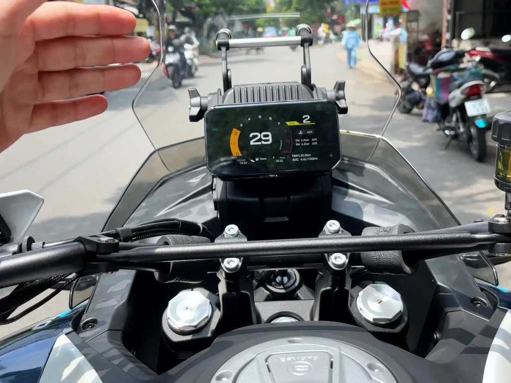 Test drive cfmoto 700mt duong pho 2