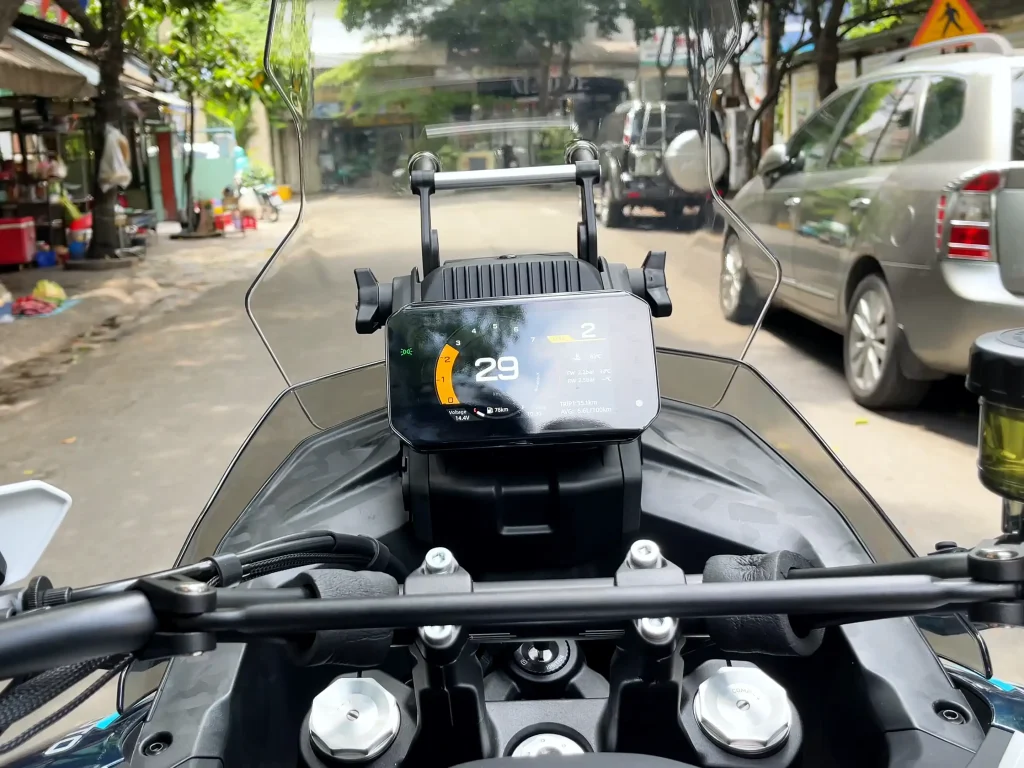 Test drive cfmoto 700mt duong pho 3