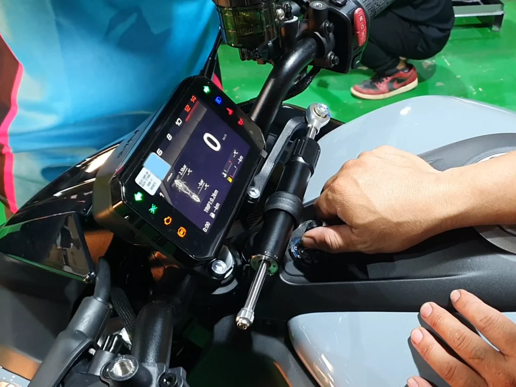 Xe cfmoto 675nk hung phat motor 1