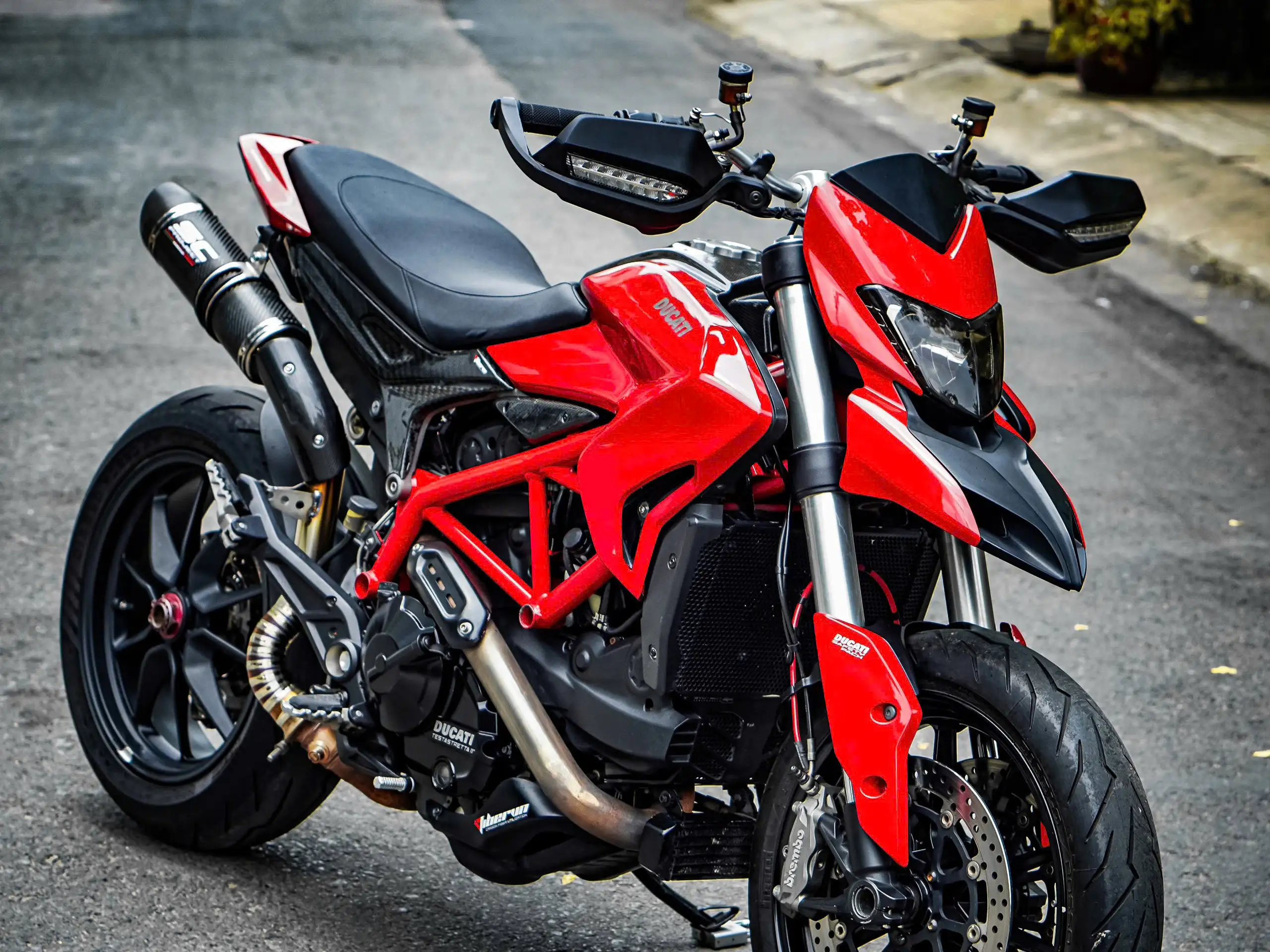 Xe ducati hypermotard 939 hung phat motor 10