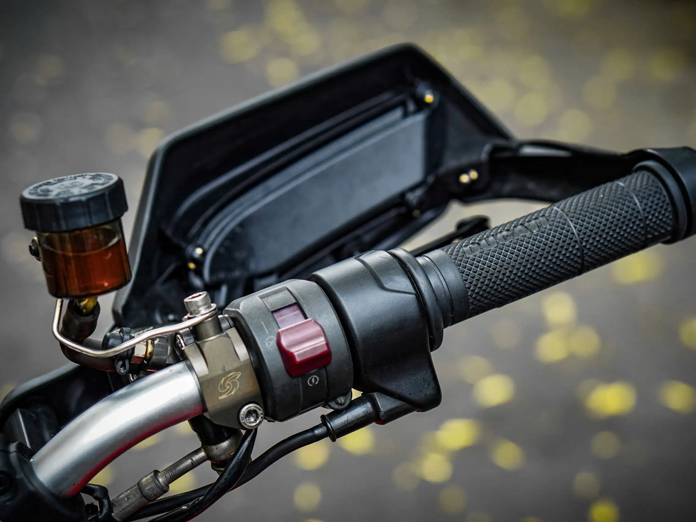 Xe ducati hypermotard 939 hung phat motor 7