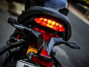 Xe ducati monster 821 stealth hung phat motor 3