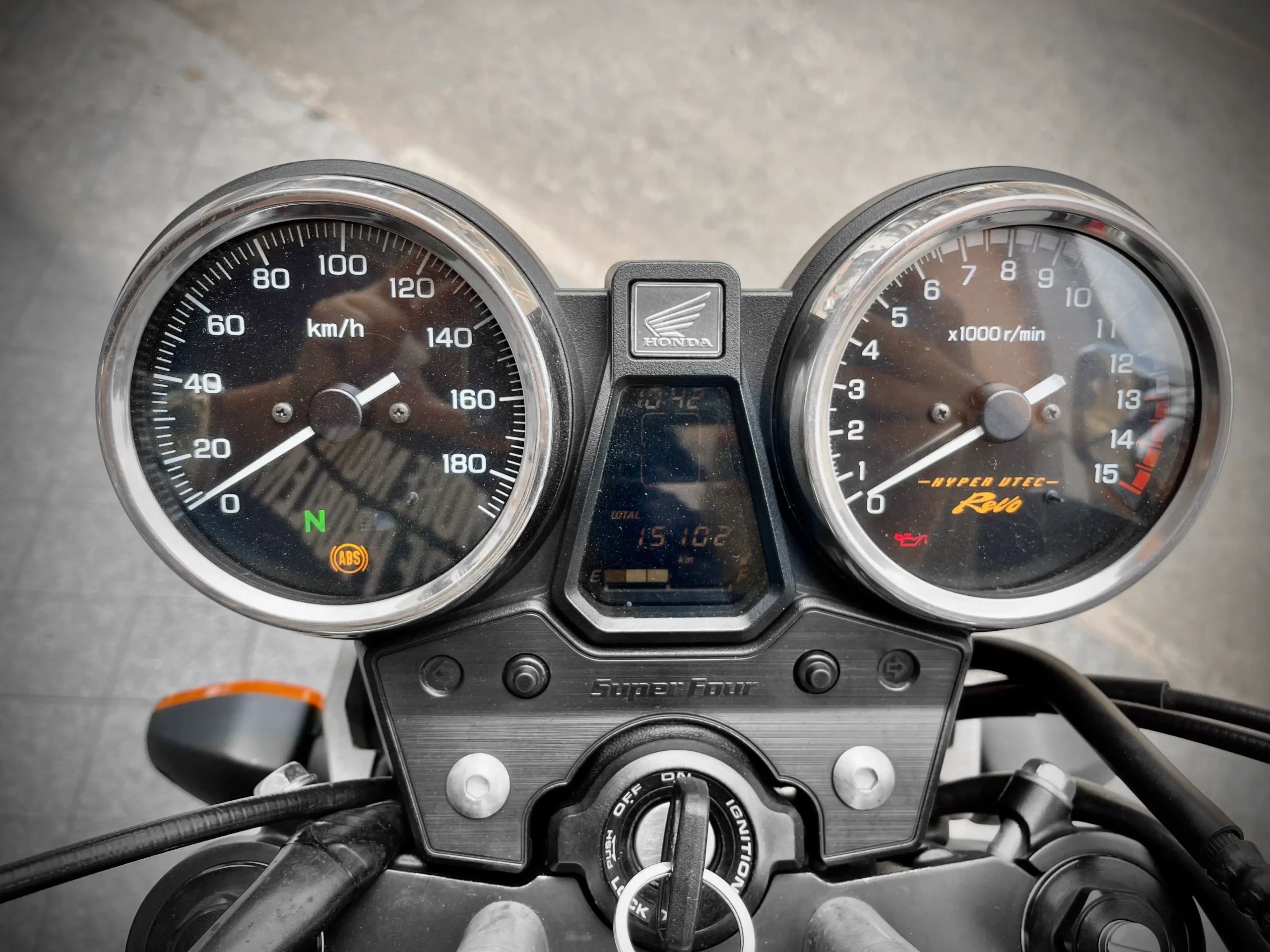 Cận cảnh xe CB400 Super Four 2015 phiên bản zin