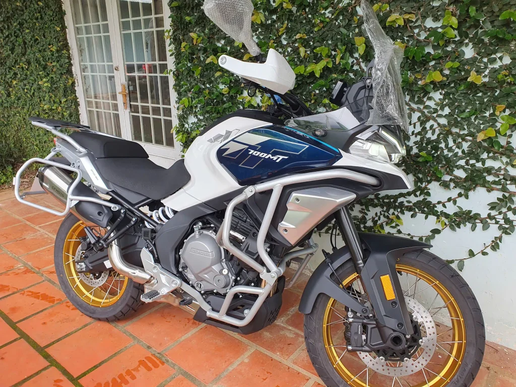 Giao xe cfmoto 700mt ve bao loc hung phat motor 3