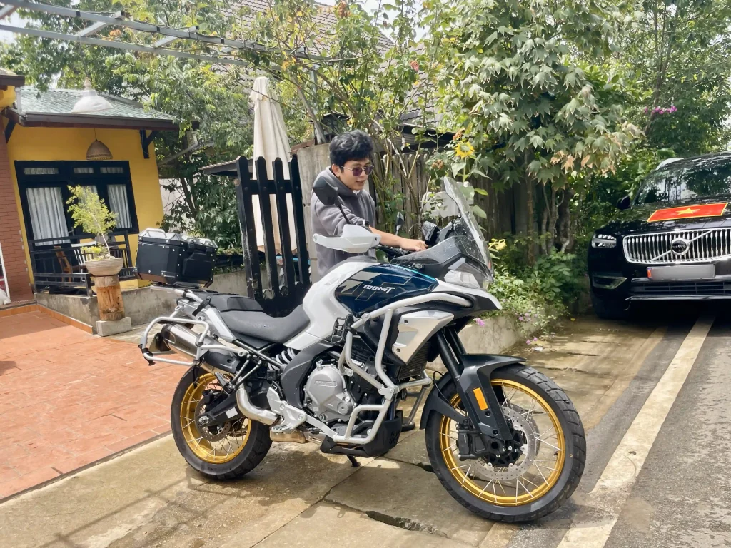 Giao xe cfmoto 700mt ve bao loc hung phat motor 4
